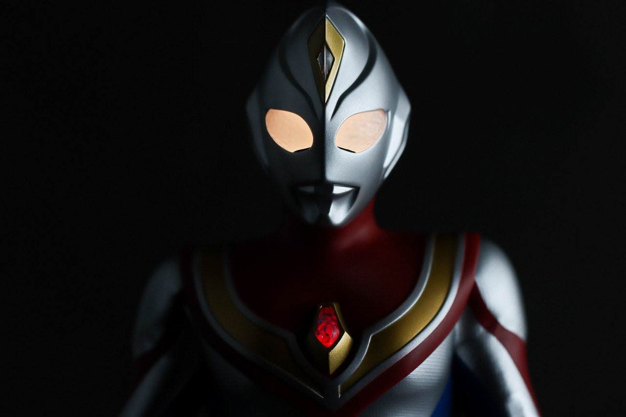 alphamax　ウルトラマンダイナ フラッシュタイプ　レビュー　ライトアップ