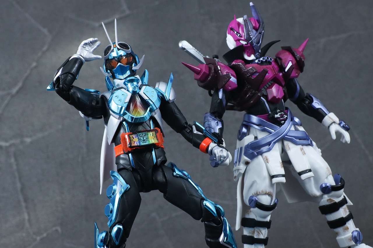 S.H.フィギュアーツ　ヴァルバラド　レビュー　アクション　仮面ライダーガッチャード スチームホッパー