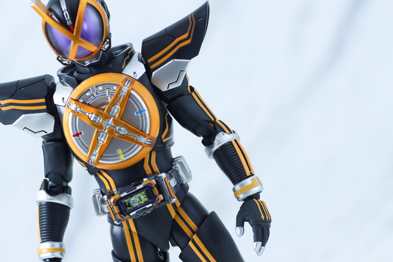 S.H.フィギュアーツ 真骨彫製法　仮面ライダーネクストカイザ　レビュー　本体