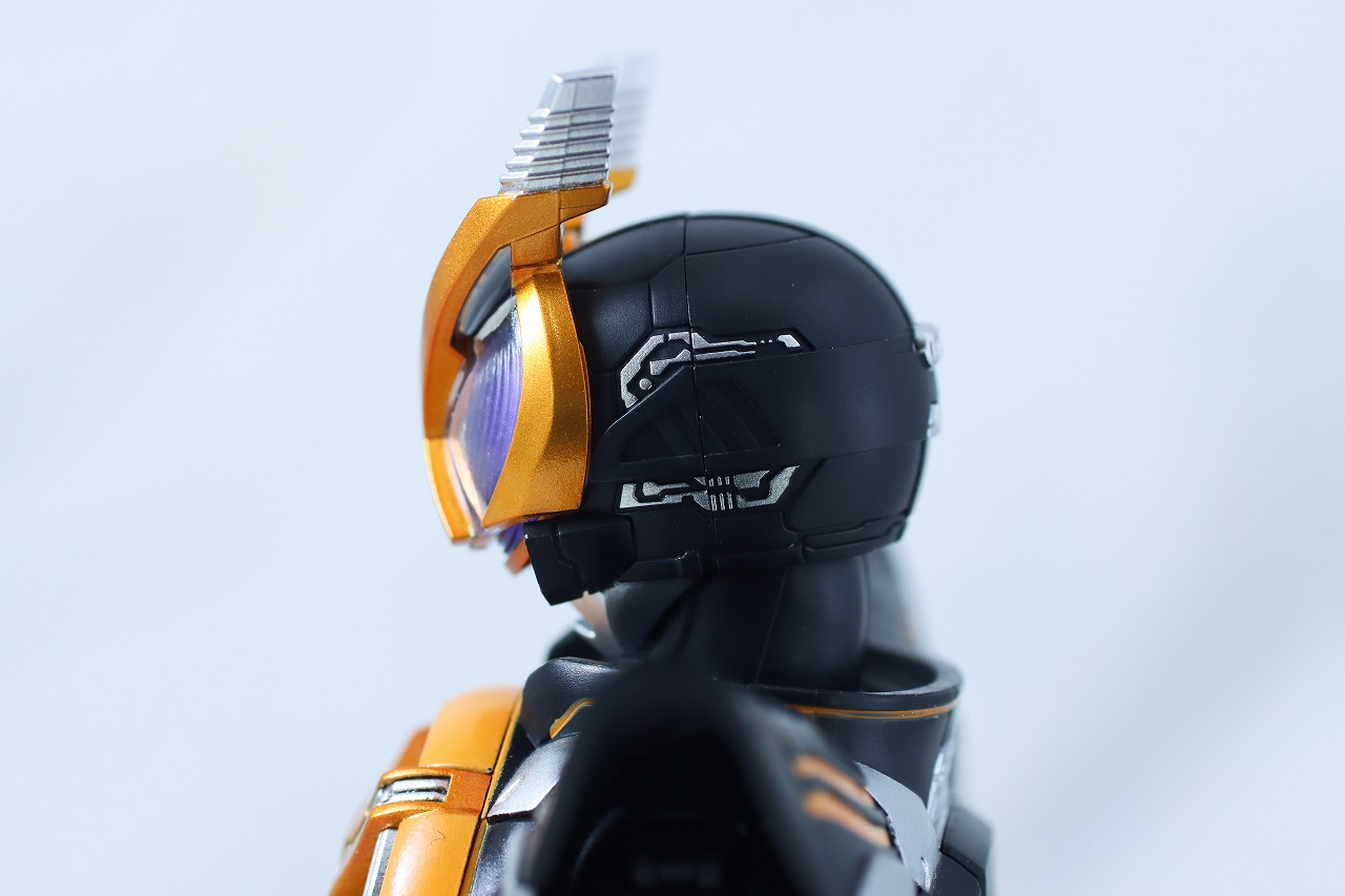 S.H.フィギュアーツ 真骨彫製法 仮面ライダーネクストカイザ レビュー 本体