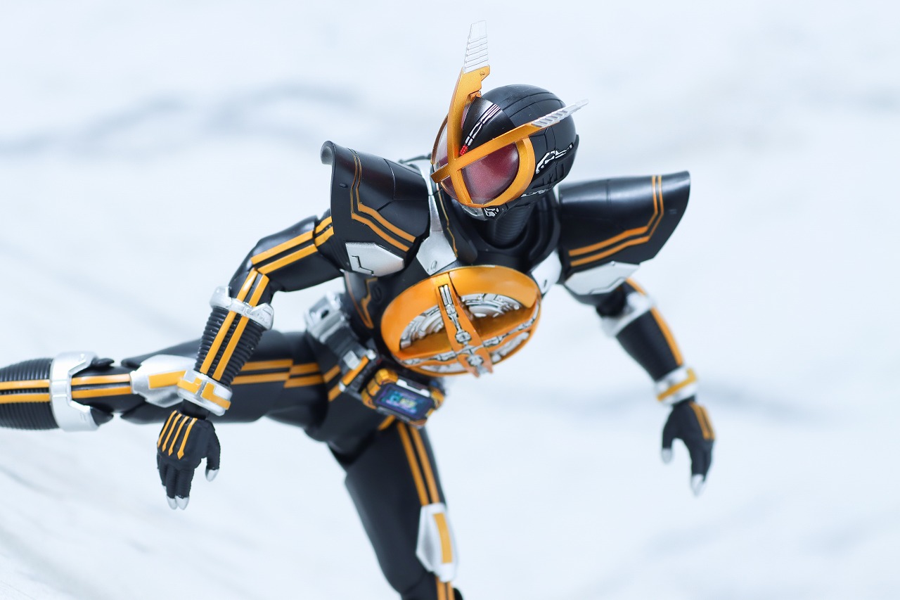S.H.フィギュアーツ 真骨彫製法　仮面ライダーネクストカイザ　レビュー　アクション　アクセルフォーム