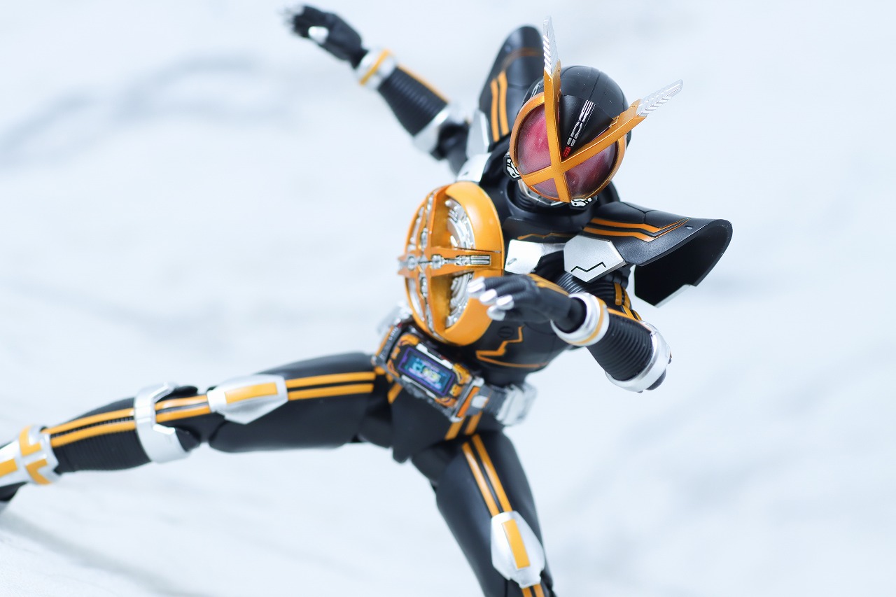 S.H.フィギュアーツ 真骨彫製法　仮面ライダーネクストカイザ　レビュー　アクション　アクセルフォーム