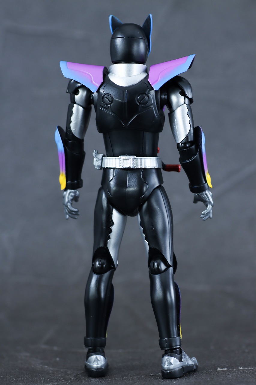 仮面ライダーアクションフィギュア　仮面ライダーガヴ ポッピングミフォーム　レビュー　本体