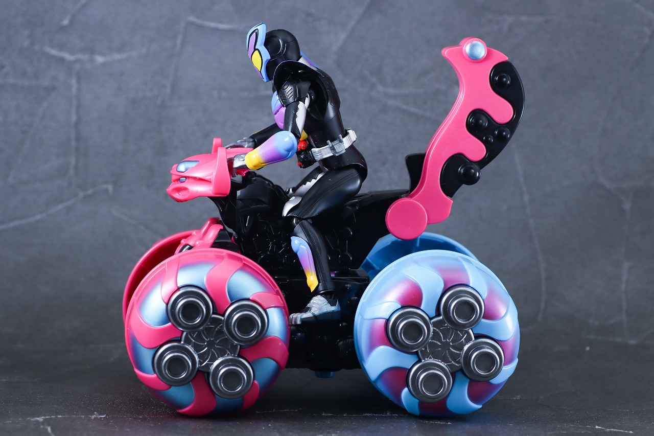 DXブルキャンガトリング　レビュー　ブルキャンバギー　本体　仮面ライダーアクションフィギュアの仮面ライダーガヴ ポッピングミフォーム