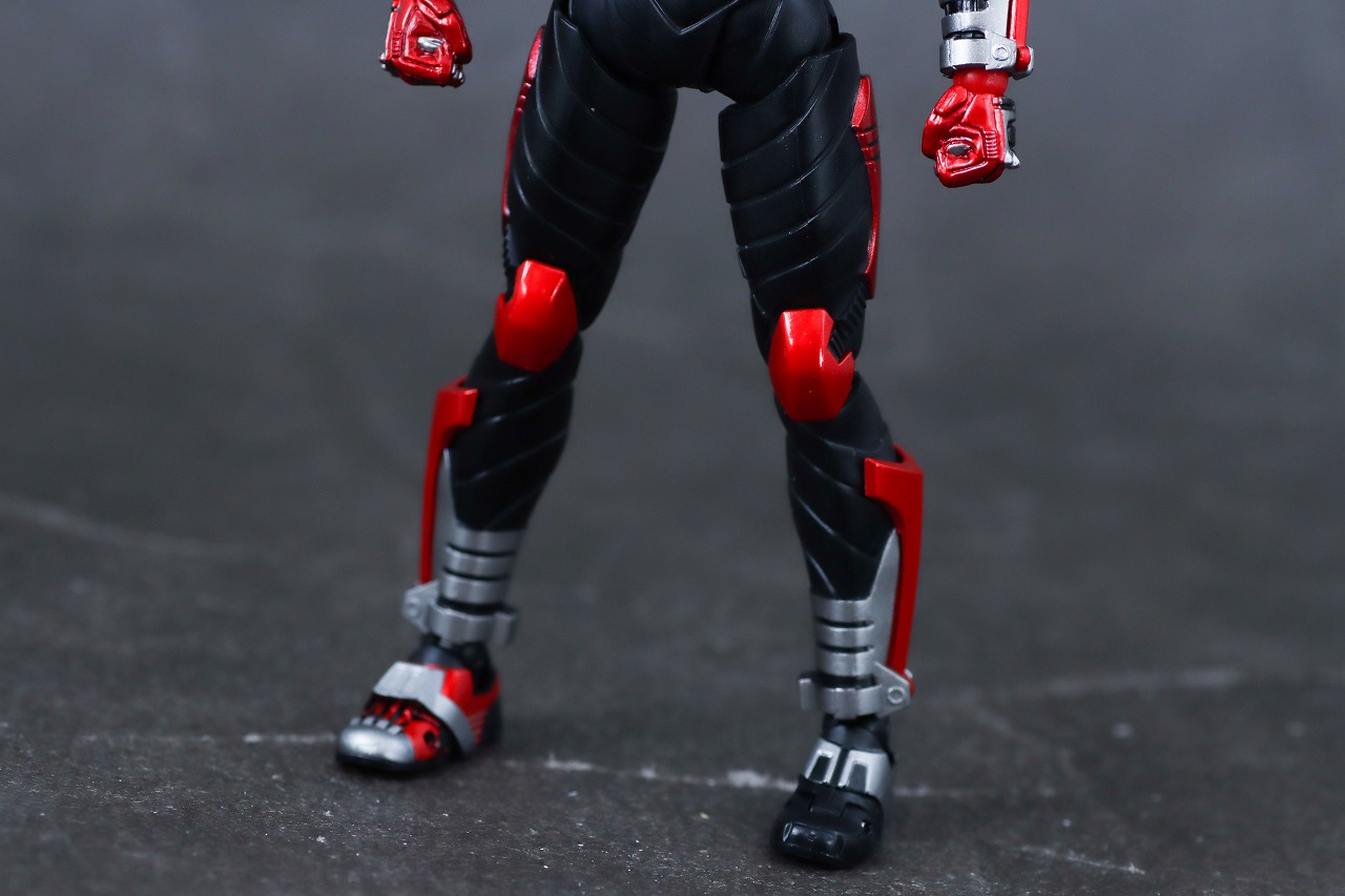 S.H.フィギュアーツ 真骨彫製法　仮面ライダーカブト ハイパーフォーム 真骨彫10th Anniversar Ver.　レビュー　本体