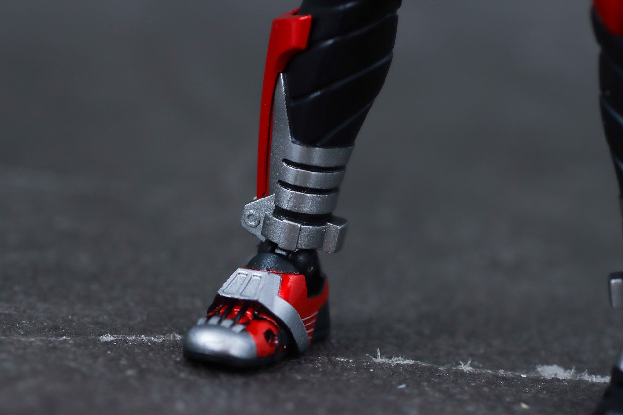 S.H.フィギュアーツ 真骨彫製法　仮面ライダーカブト ハイパーフォーム 真骨彫10th Anniversar Ver.　レビュー　本体