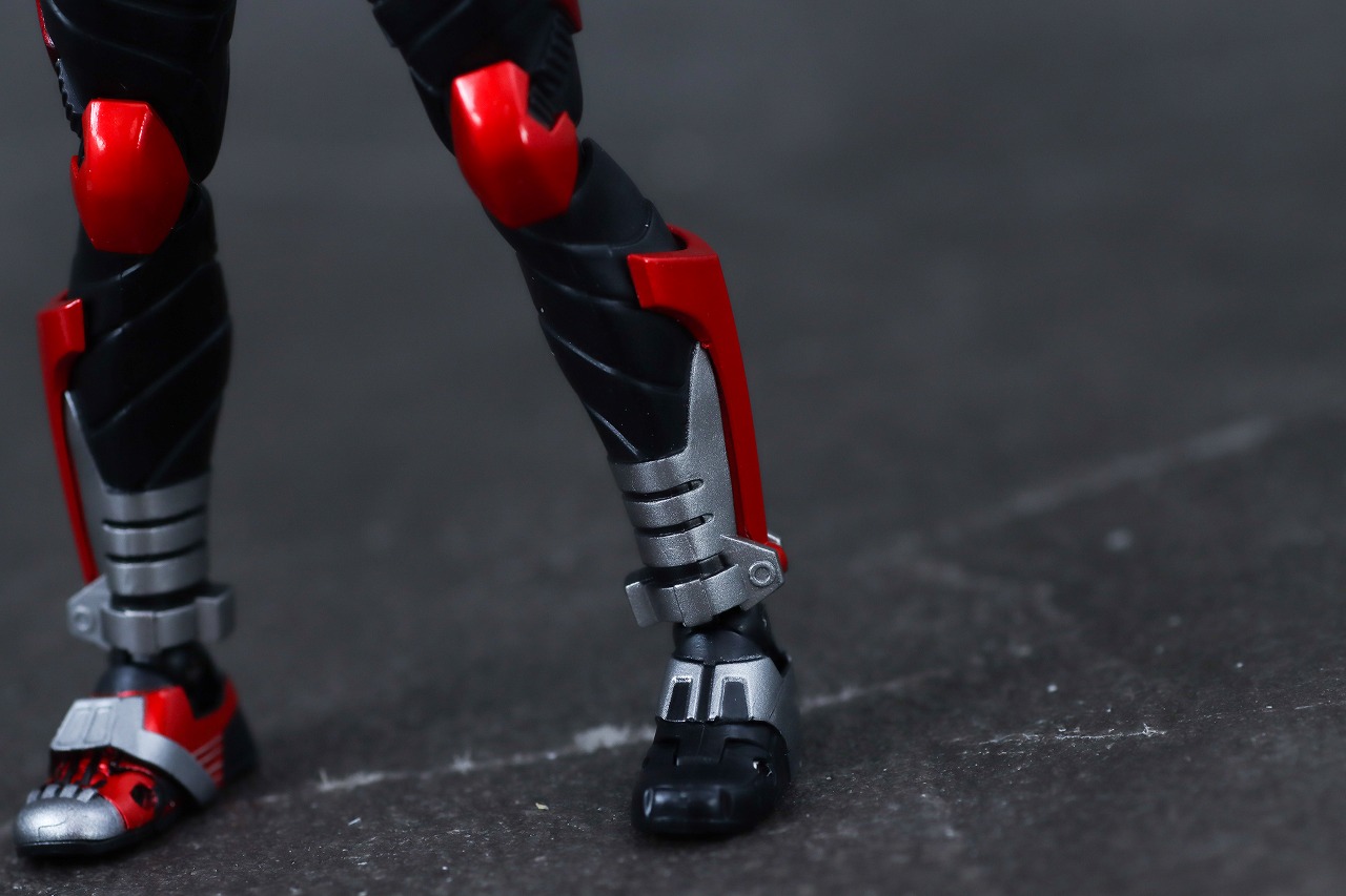 S.H.フィギュアーツ 真骨彫製法　仮面ライダーカブト ハイパーフォーム 真骨彫10th Anniversar Ver.　レビュー　本体