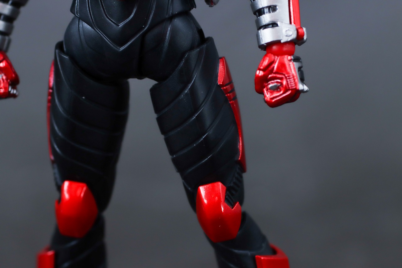 S.H.フィギュアーツ 真骨彫製法　仮面ライダーカブト ハイパーフォーム 真骨彫10th Anniversar Ver.　レビュー　本体