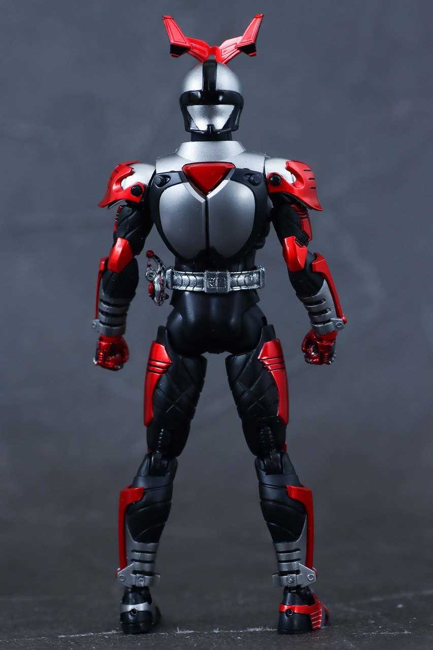 S.H.フィギュアーツ 真骨彫製法　仮面ライダーカブト ハイパーフォーム 真骨彫10th Anniversar Ver.　レビュー　本体