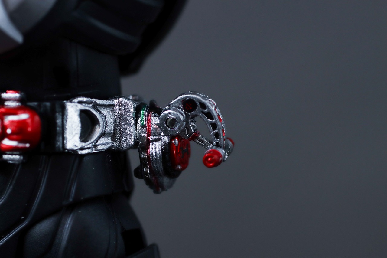 S.H.フィギュアーツ 真骨彫製法　仮面ライダーカブト ハイパーフォーム 真骨彫10th Anniversar Ver.　レビュー　本体