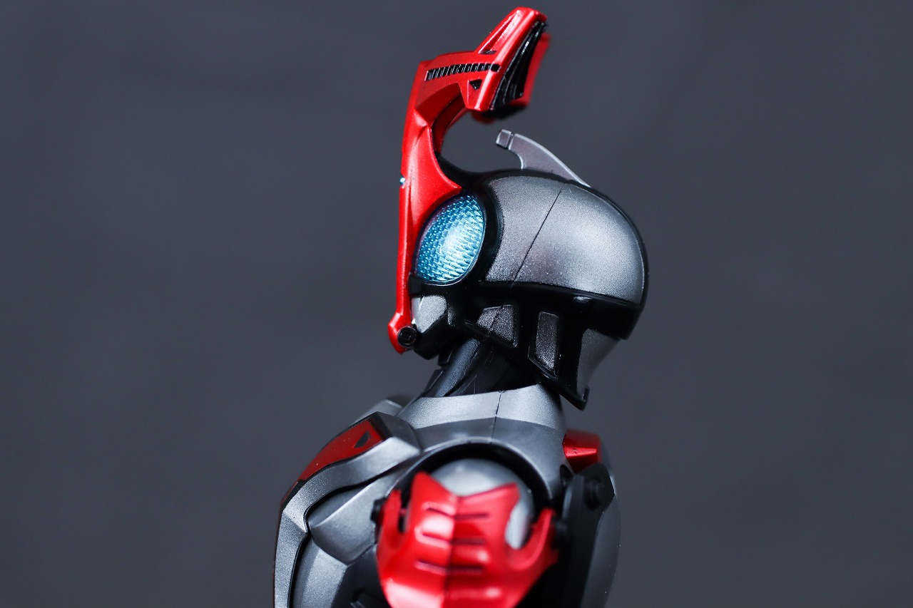 S.H.フィギュアーツ 真骨彫製法　仮面ライダーカブト ハイパーフォーム 真骨彫10th Anniversar Ver.　レビュー　可動範囲