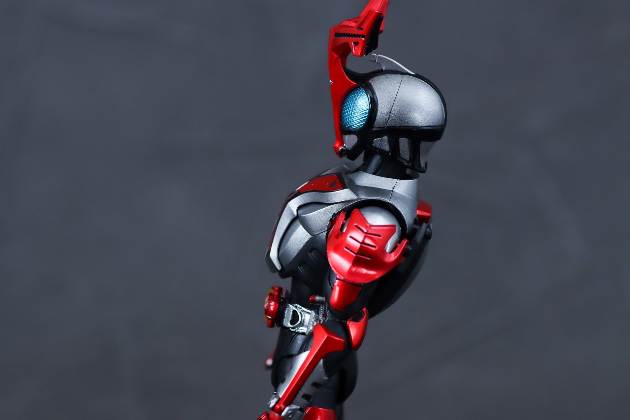 S.H.フィギュアーツ 真骨彫製法　仮面ライダーカブト ハイパーフォーム 真骨彫10th Anniversar Ver.　レビュー　可動範囲