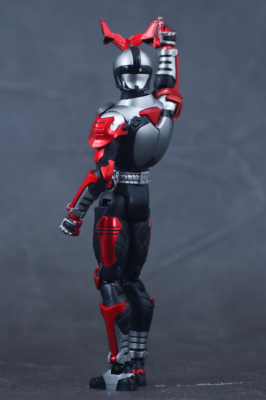 S.H.フィギュアーツ 真骨彫製法　仮面ライダーカブト ハイパーフォーム 真骨彫10th Anniversar Ver.　レビュー　本体
