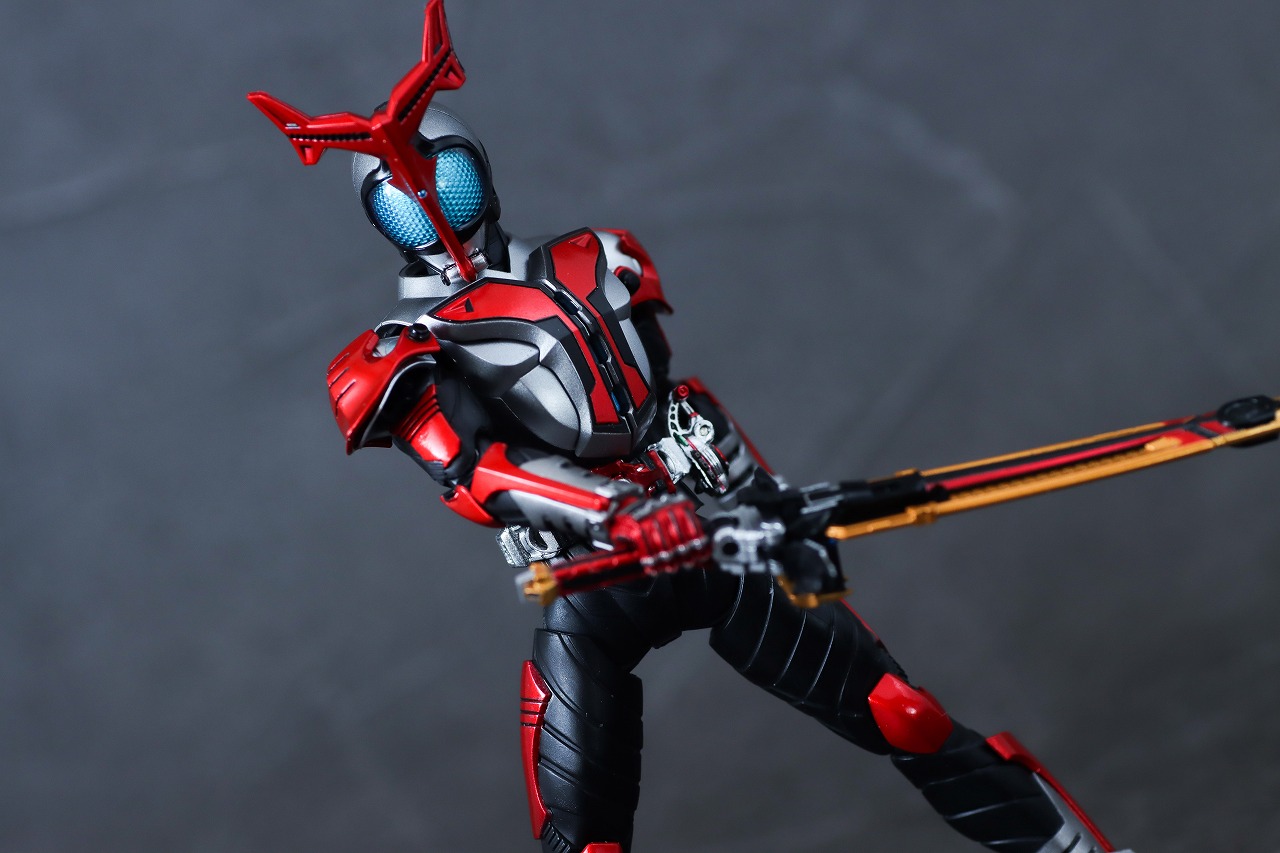 S.H.フィギュアーツ 真骨彫製法　仮面ライダーカブト ハイパーフォーム 真骨彫10th Anniversar Ver.　レビュー　アクション