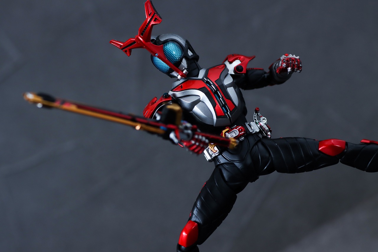 S.H.フィギュアーツ 真骨彫製法　仮面ライダーカブト ハイパーフォーム 真骨彫10th Anniversar Ver.　レビュー　アクション