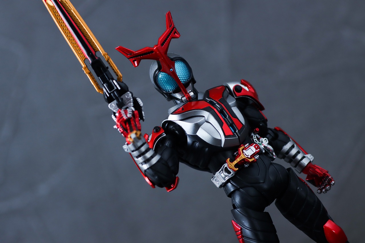 S.H.フィギュアーツ 真骨彫製法　仮面ライダーカブト ハイパーフォーム 真骨彫10th Anniversar Ver.　レビュー　アクション