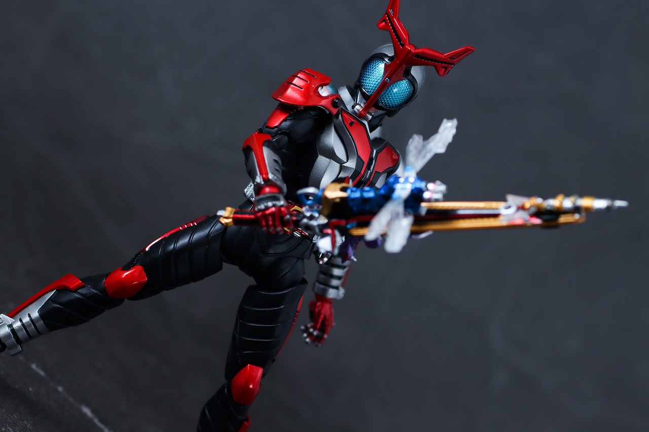 S.H.フィギュアーツ 真骨彫製法　仮面ライダーカブト ハイパーフォーム 真骨彫10th Anniversar Ver.　レビュー　アクション