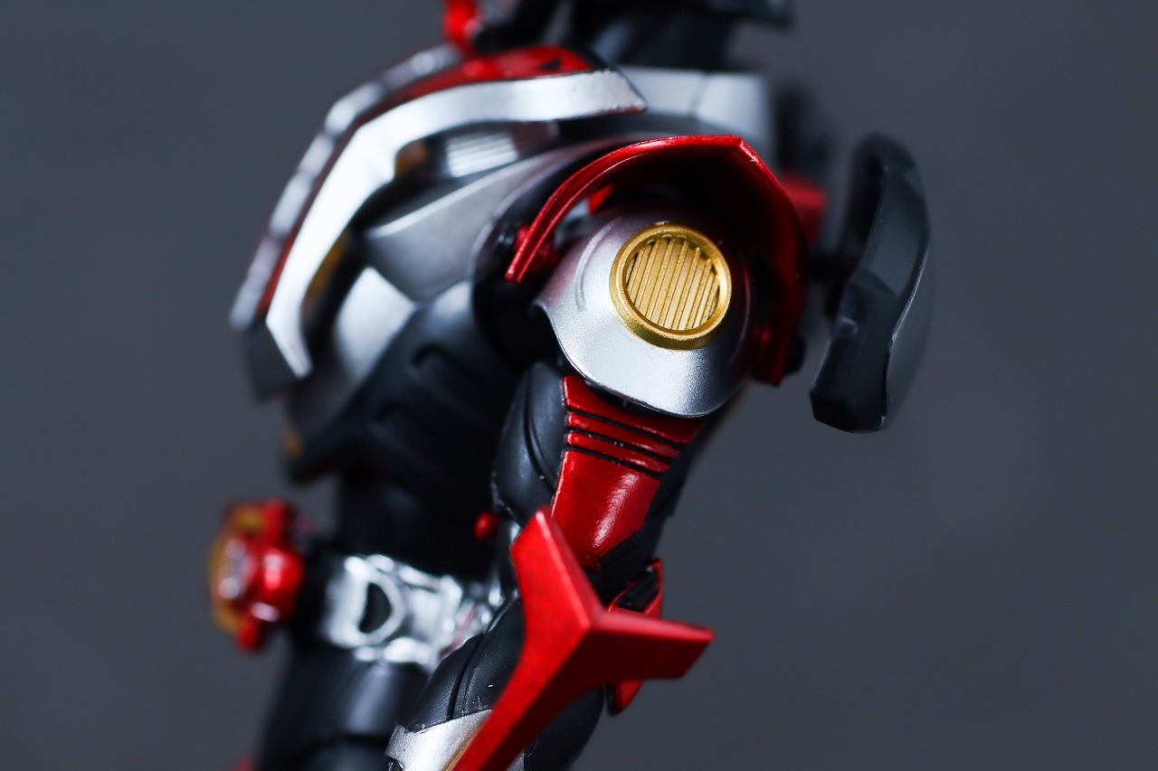 S.H.フィギュアーツ 真骨彫製法　仮面ライダーカブト ハイパーフォーム 真骨彫10th Anniversar Ver.　レビュー　ハイパークロックアップ