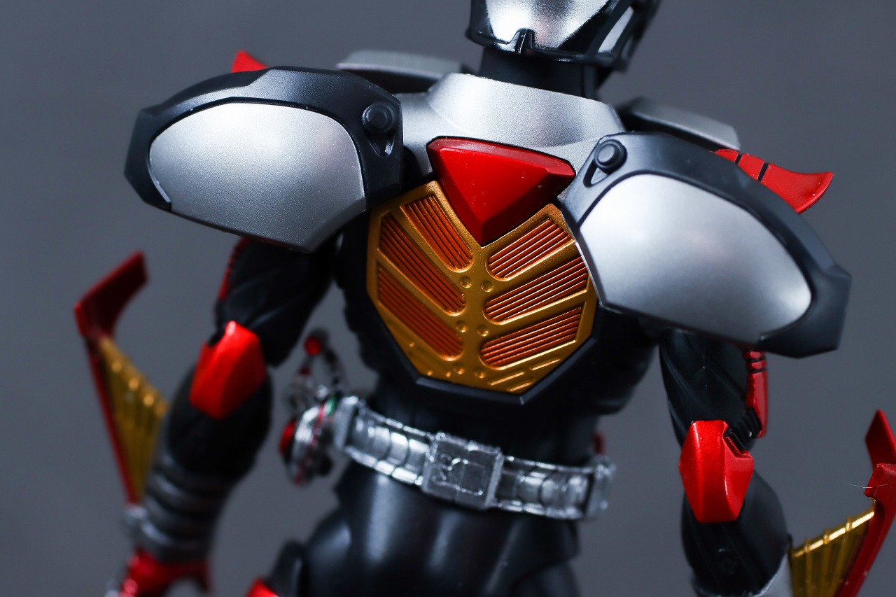 S.H.フィギュアーツ 真骨彫製法　仮面ライダーカブト ハイパーフォーム 真骨彫10th Anniversar Ver.　レビュー　ハイパークロックアップ