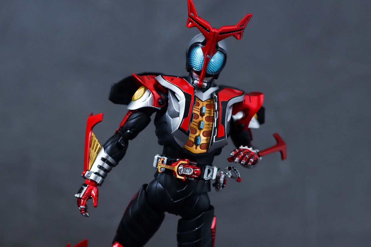 S.H.フィギュアーツ 真骨彫製法　仮面ライダーカブト ハイパーフォーム 真骨彫10th Anniversar Ver.　レビュー　アクション