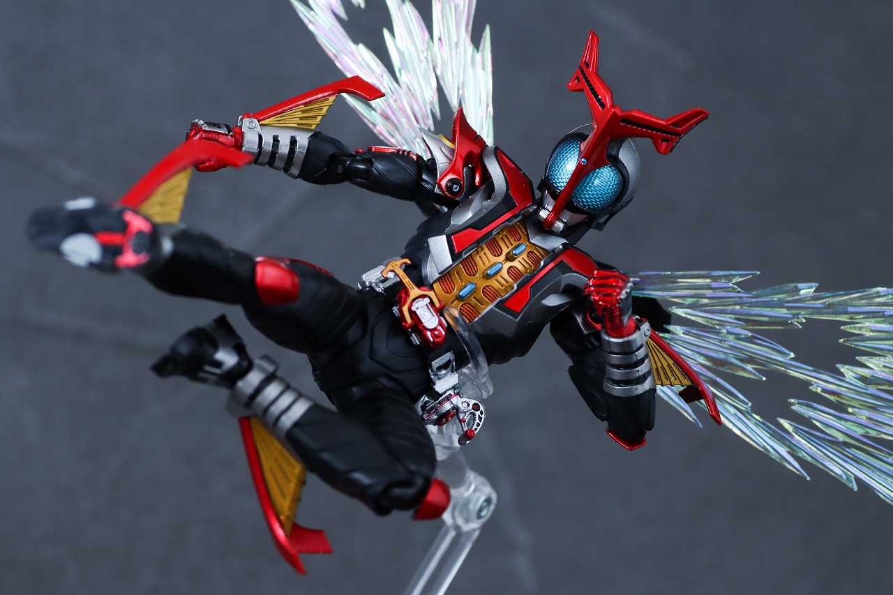 S.H.フィギュアーツ 真骨彫製法　仮面ライダーカブト ハイパーフォーム 真骨彫10th Anniversar Ver.　レビュー　アクション