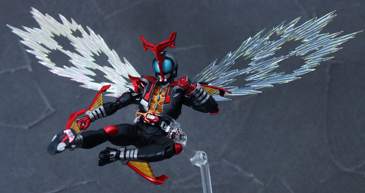 S.H.フィギュアーツ 真骨彫製法　仮面ライダーカブト ハイパーフォーム 真骨彫10th Anniversar Ver.　レビュー　アクション