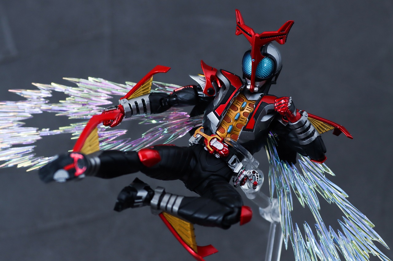 S.H.フィギュアーツ 真骨彫製法　仮面ライダーカブト ハイパーフォーム 真骨彫10th Anniversar Ver.　レビュー　アクション