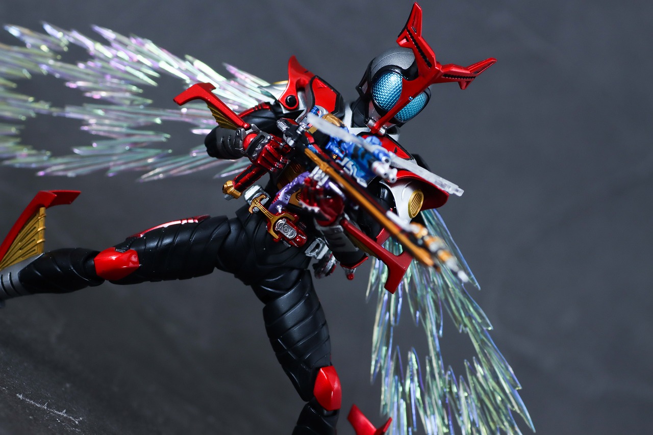 S.H.フィギュアーツ 真骨彫製法　仮面ライダーカブト ハイパーフォーム 真骨彫10th Anniversar Ver.　レビュー　アクション