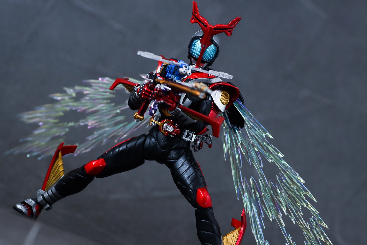 S.H.フィギュアーツ 真骨彫製法　仮面ライダーカブト ハイパーフォーム 真骨彫10th Anniversar Ver.　レビュー　アクション