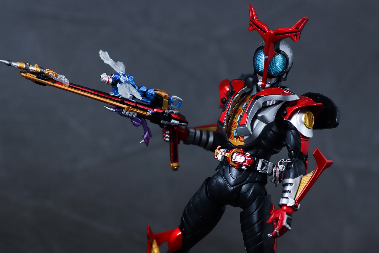 S.H.フィギュアーツ 真骨彫製法　仮面ライダーカブト ハイパーフォーム 真骨彫10th Anniversar Ver.　レビュー　アクション