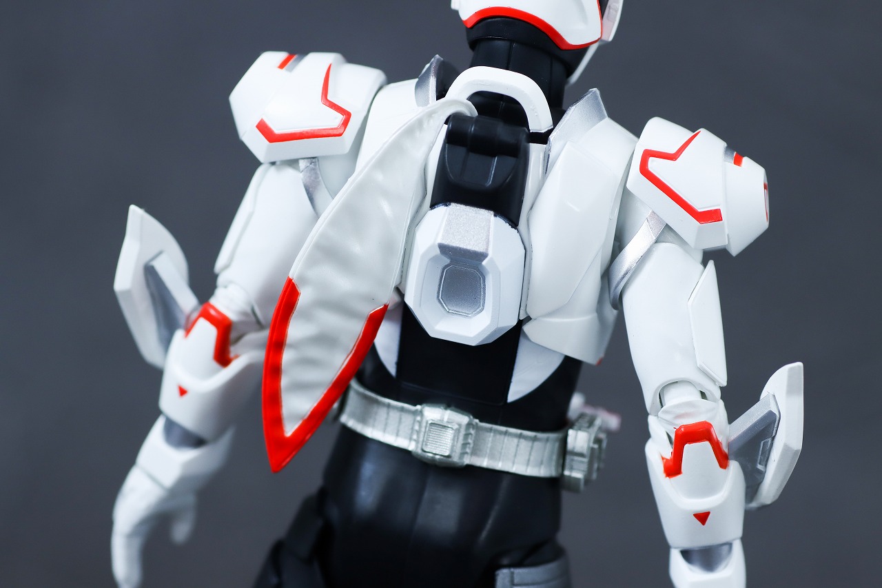 S.H.フィギュアーツ　仮面ライダーギーツ ブーストフォームマークⅢ　レビュー　本体