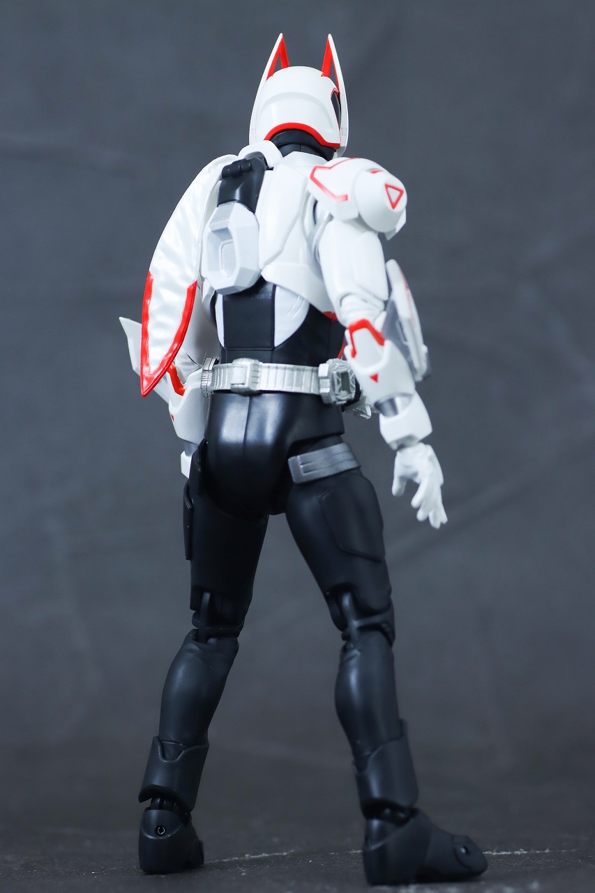 S.H.フィギュアーツ　仮面ライダーギーツ ブーストフォームマークⅢ　レビュー　本体