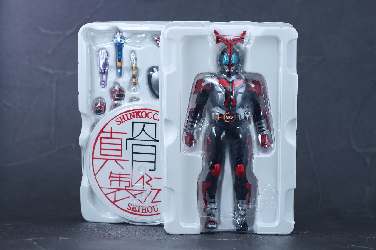 S.H.フィギュアーツ 真骨彫製法　仮面ライダーカブト ハイパーフォーム 真骨彫10th Anniversar Ver.　レビュー　パッケージ