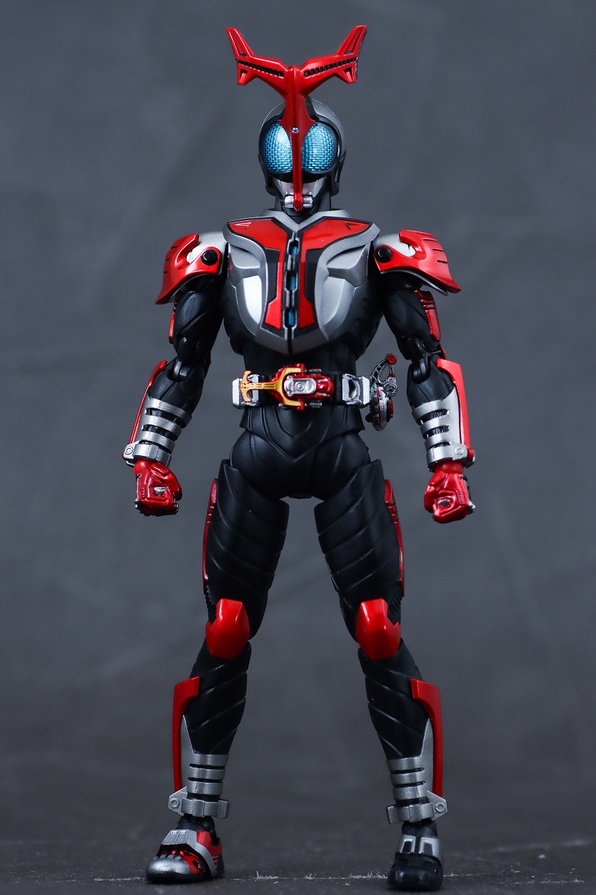 S.H.フィギュアーツ 真骨彫製法　仮面ライダーカブト ハイパーフォーム 真骨彫10th Anniversar Ver.　レビュー　本体