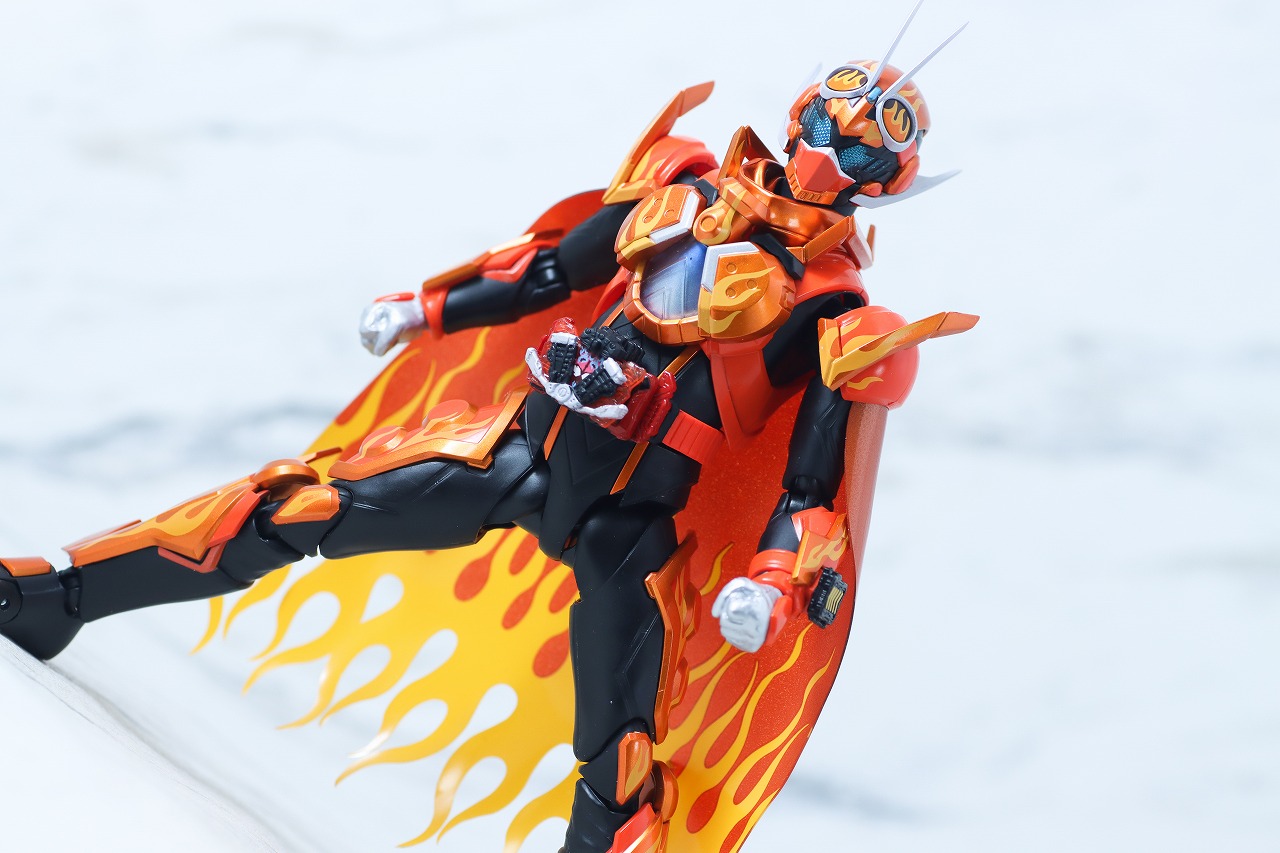 S.H.フィギュアーツ　仮面ライダーガッチャードデイブレイク／ファイヤーガッチャードデイブレイク　レビュー　アクション