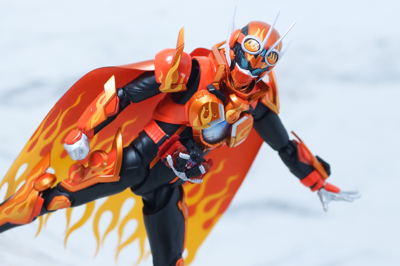 S.H.フィギュアーツ　仮面ライダーガッチャードデイブレイク／ファイヤーガッチャードデイブレイク　レビュー　アクション
