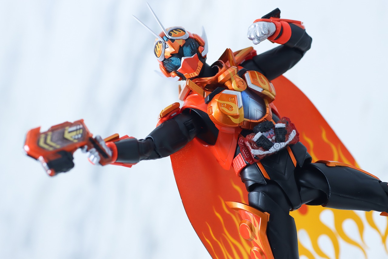 S.H.フィギュアーツ　仮面ライダーガッチャードデイブレイク／ファイヤーガッチャードデイブレイク　レビュー　アクション