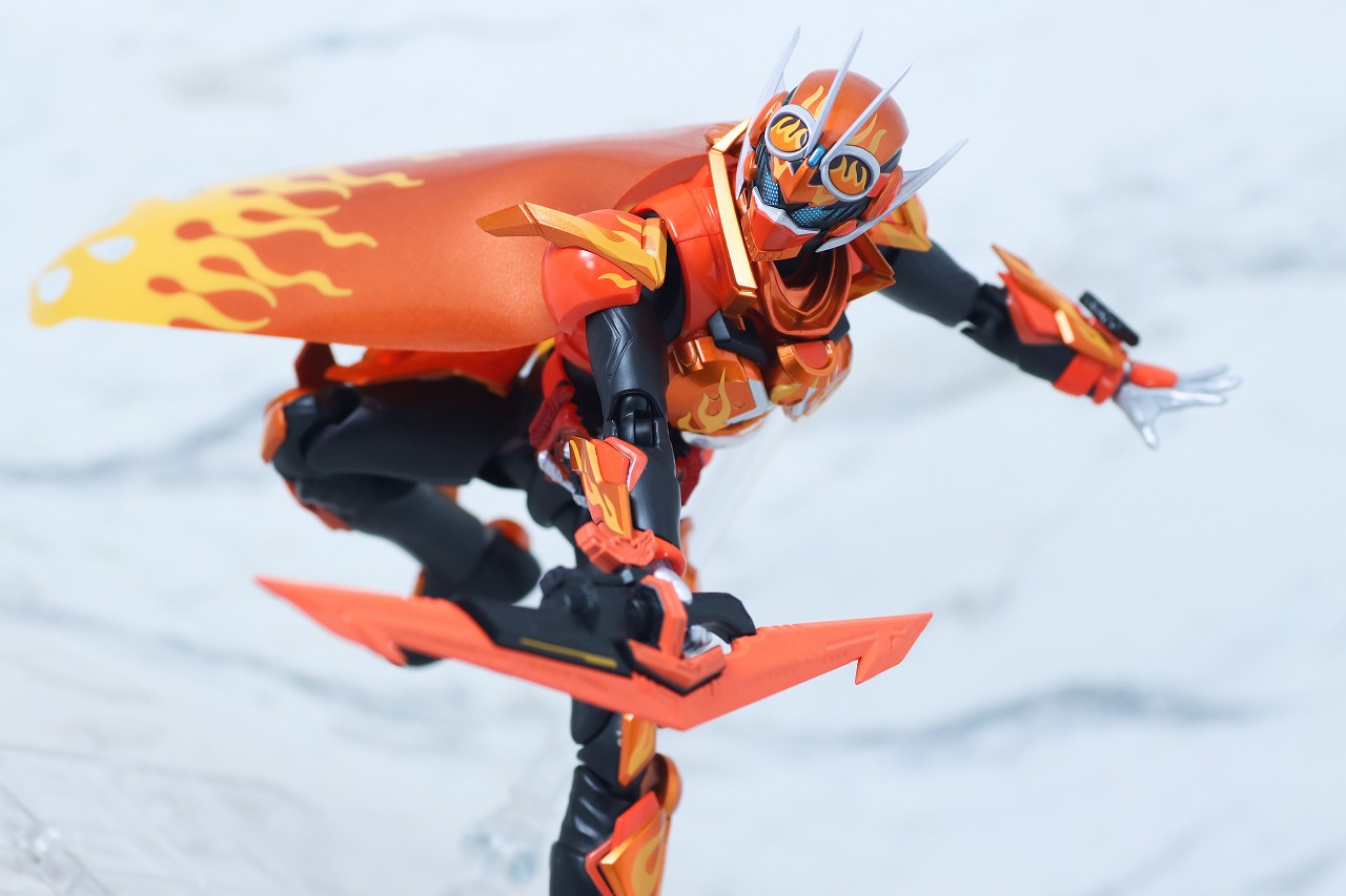S.H.フィギュアーツ　仮面ライダーガッチャードデイブレイク／ファイヤーガッチャードデイブレイク　レビュー　アクション