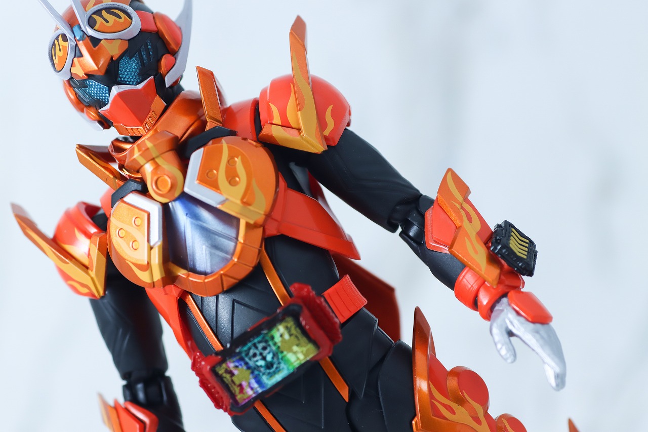 S.H.フィギュアーツ　仮面ライダーガッチャードデイブレイク／ファイヤーガッチャードデイブレイク　レビュー　本体