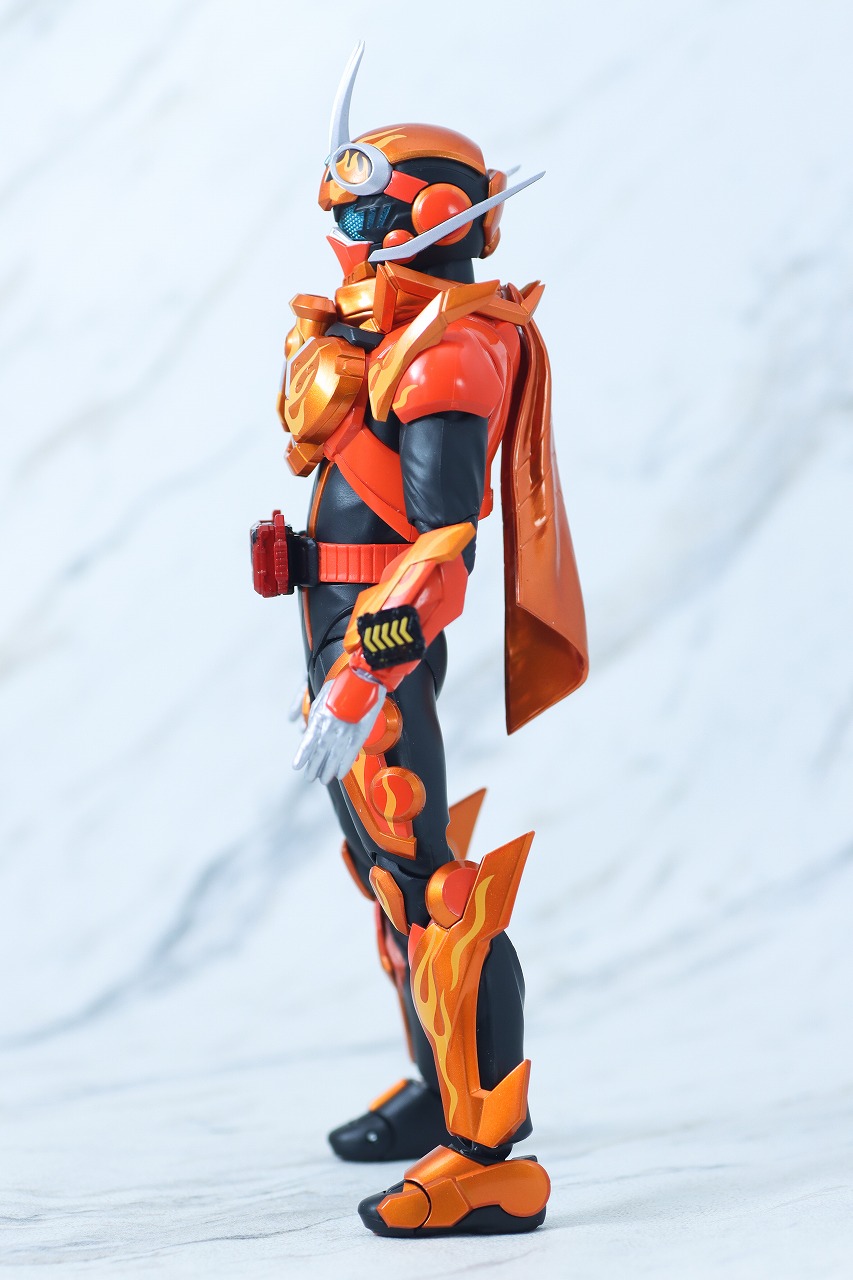 S.H.フィギュアーツ　仮面ライダーガッチャードデイブレイク／ファイヤーガッチャードデイブレイク　レビュー　本体
