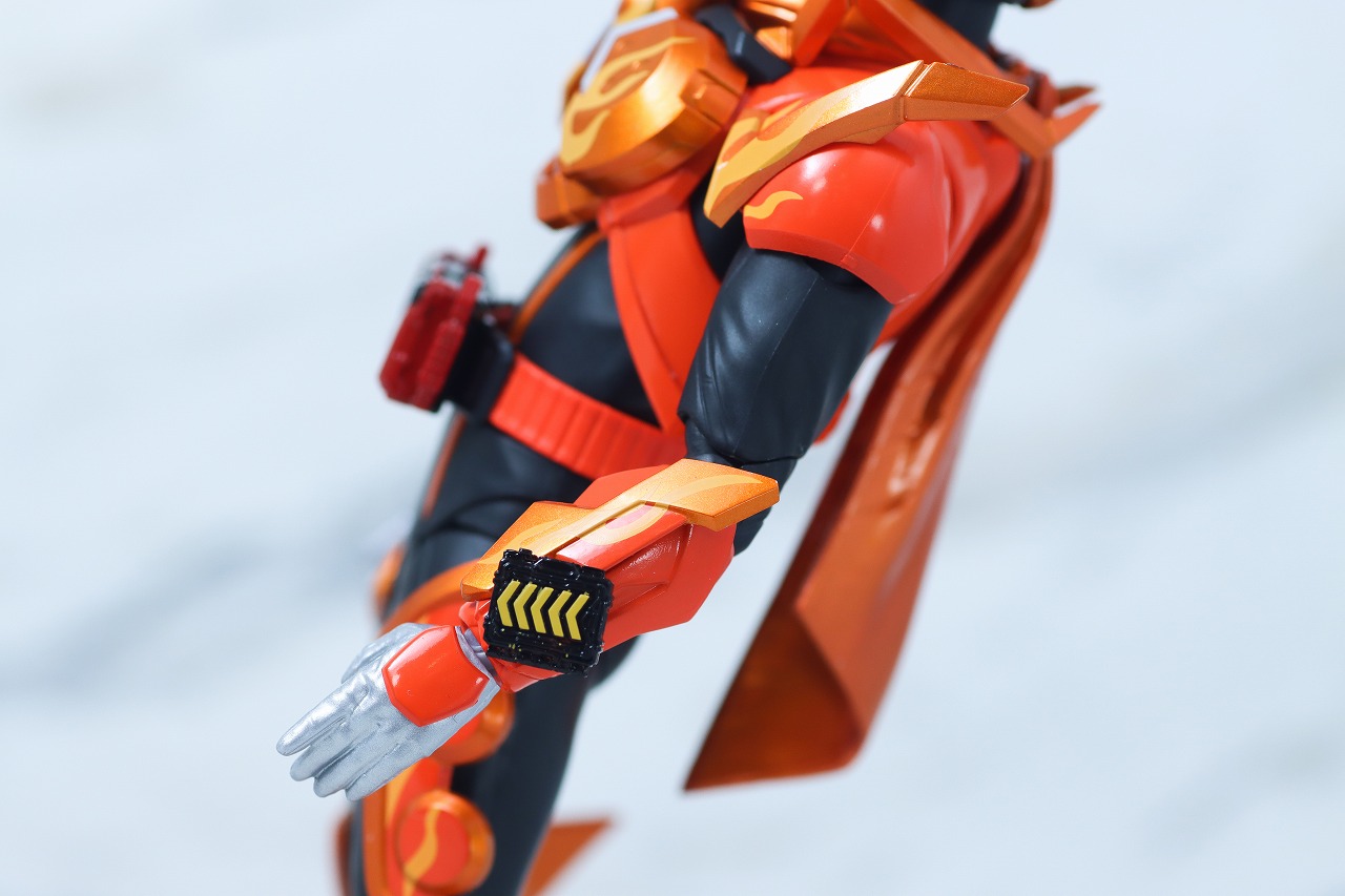 S.H.フィギュアーツ　仮面ライダーガッチャードデイブレイク／ファイヤーガッチャードデイブレイク　レビュー　本体