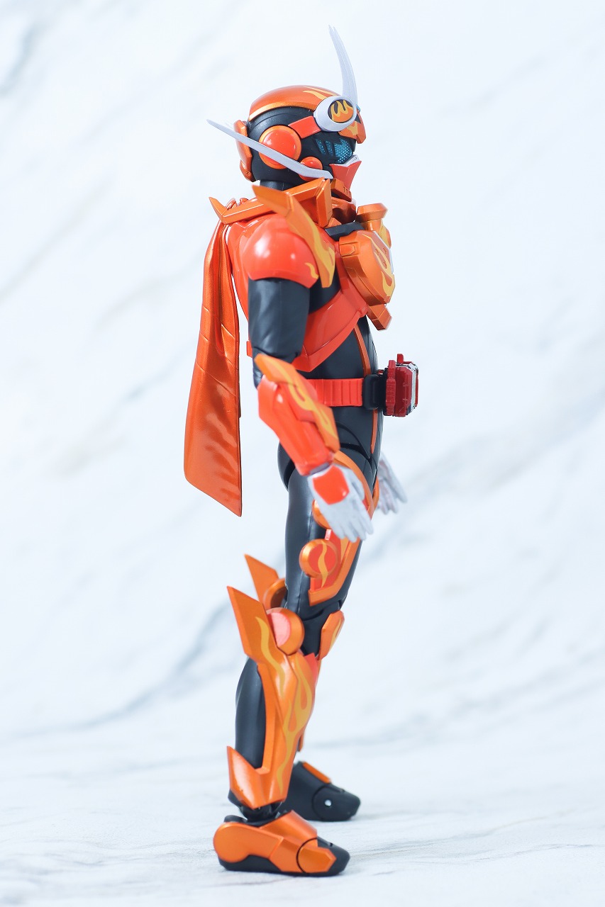 S.H.フィギュアーツ　仮面ライダーガッチャードデイブレイク／ファイヤーガッチャードデイブレイク　レビュー　本体