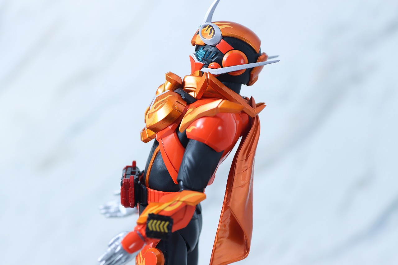 S.H.フィギュアーツ　仮面ライダーガッチャードデイブレイク／ファイヤーガッチャードデイブレイク　レビュー　可動範囲