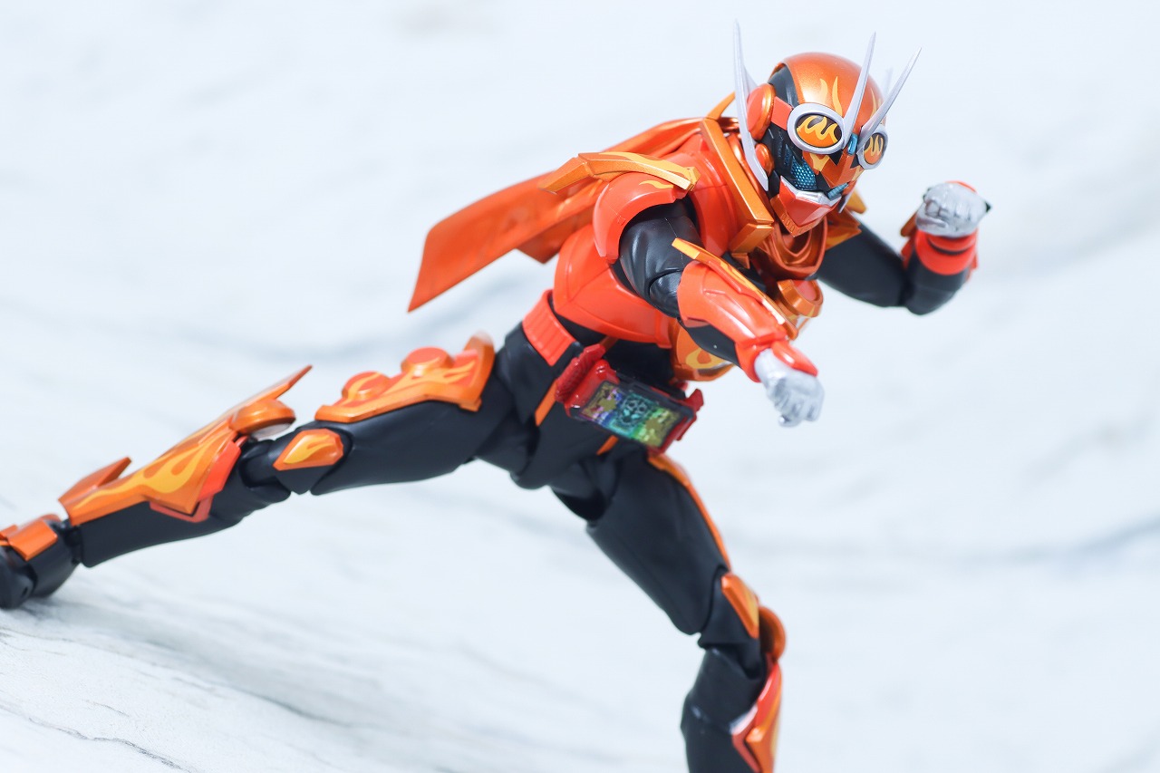 S.H.フィギュアーツ　仮面ライダーガッチャードデイブレイク／ファイヤーガッチャードデイブレイク　レビュー　アクション