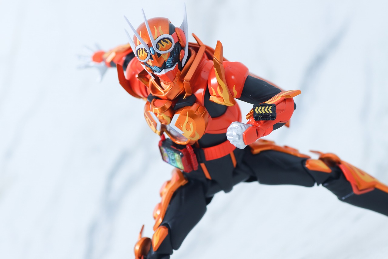 S.H.フィギュアーツ　仮面ライダーガッチャードデイブレイク／ファイヤーガッチャードデイブレイク　レビュー　アクション