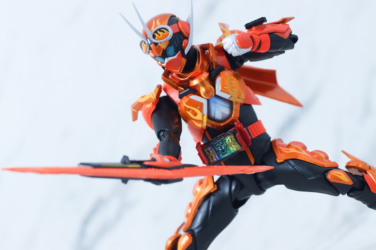 S.H.フィギュアーツ　仮面ライダーガッチャードデイブレイク／ファイヤーガッチャードデイブレイク　レビュー　アクション