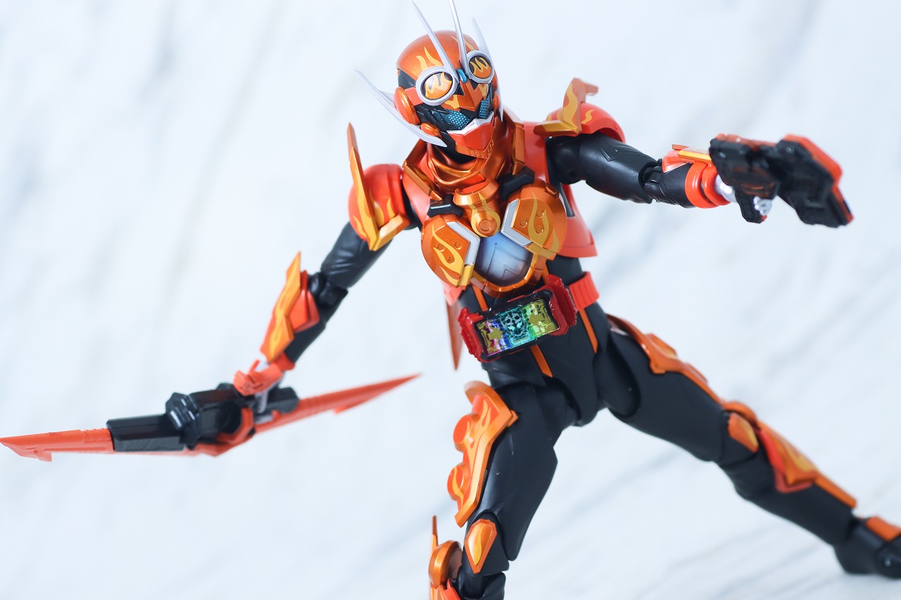 S.H.フィギュアーツ　仮面ライダーガッチャードデイブレイク／ファイヤーガッチャードデイブレイク　レビュー　アクション