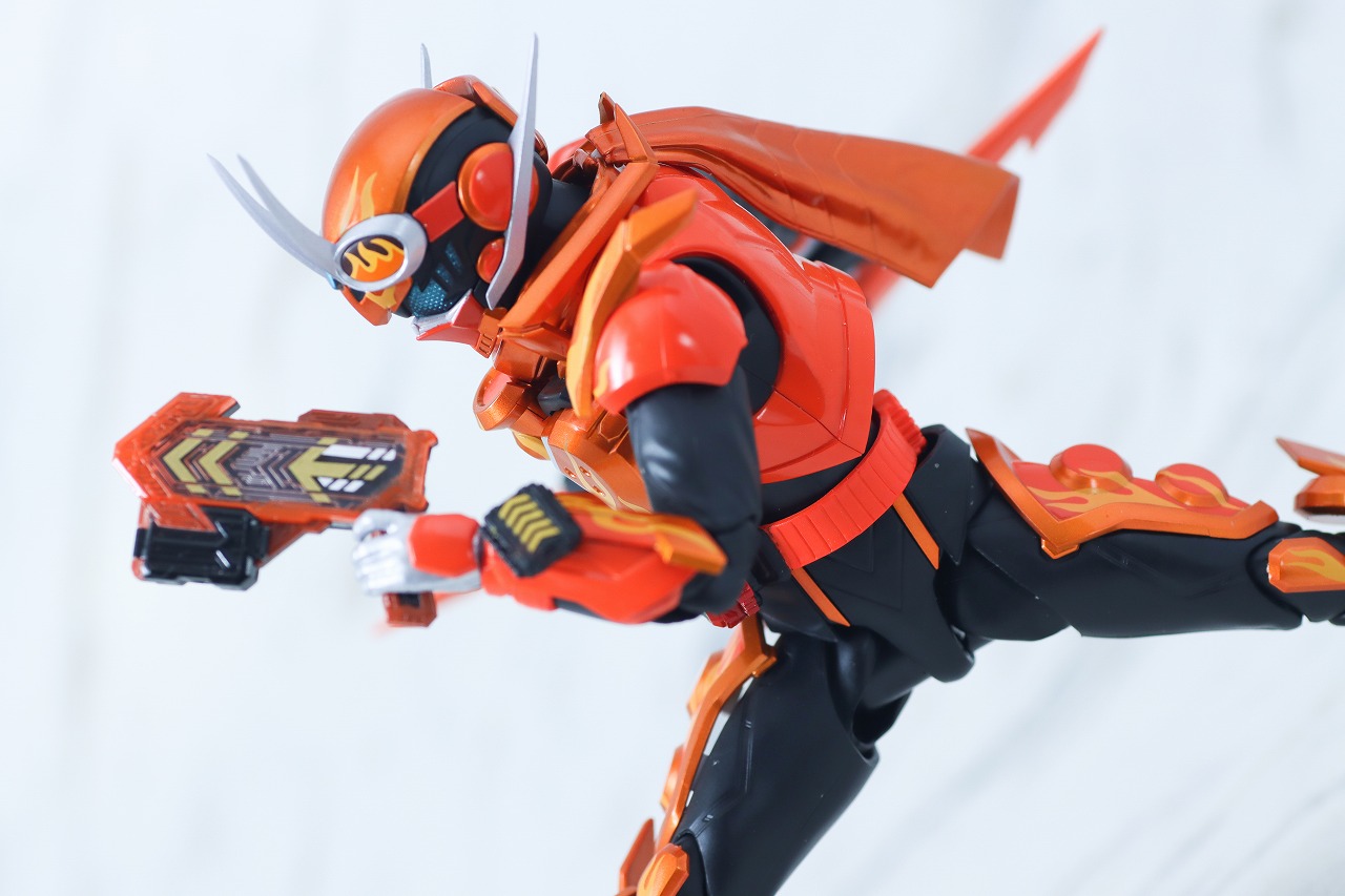 S.H.フィギュアーツ　仮面ライダーガッチャードデイブレイク／ファイヤーガッチャードデイブレイク　レビュー　アクション