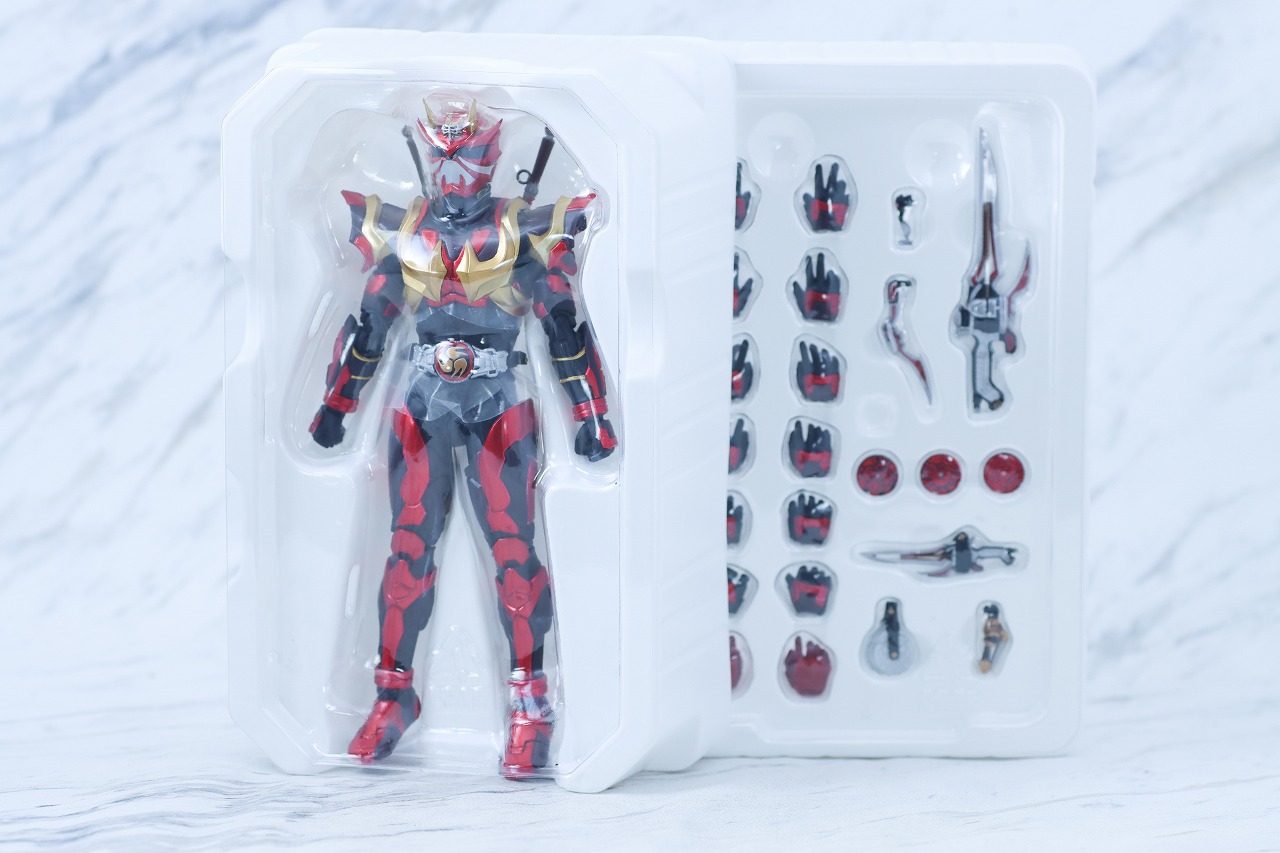 S.H.フィギュアーツ　真骨彫製法　仮面ライダー装甲響鬼　レビュー　パッケージ