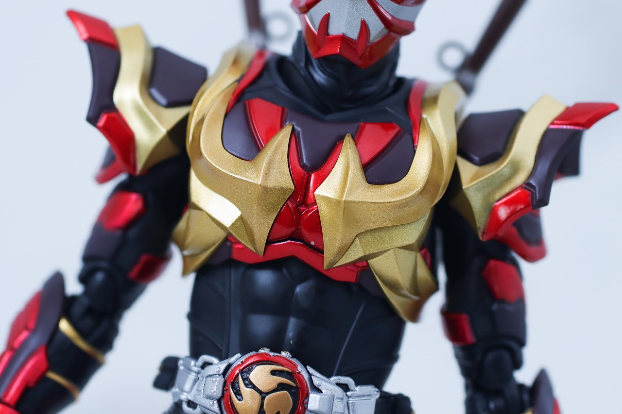 S.H.フィギュアーツ　真骨彫製法　仮面ライダー装甲響鬼　レビュー　本体